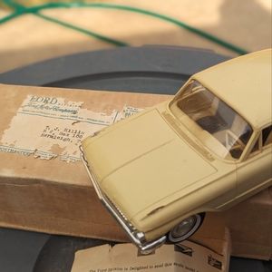 1961 Ford starliner Galaxy model kit